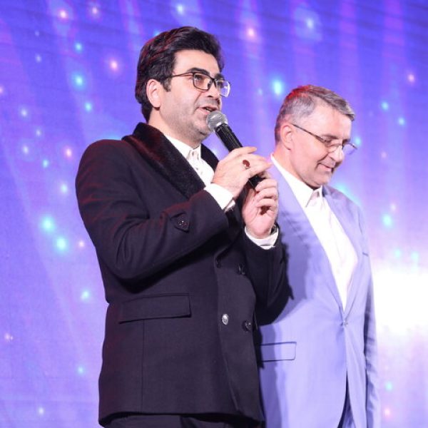 فرزاد حسنی مجری
